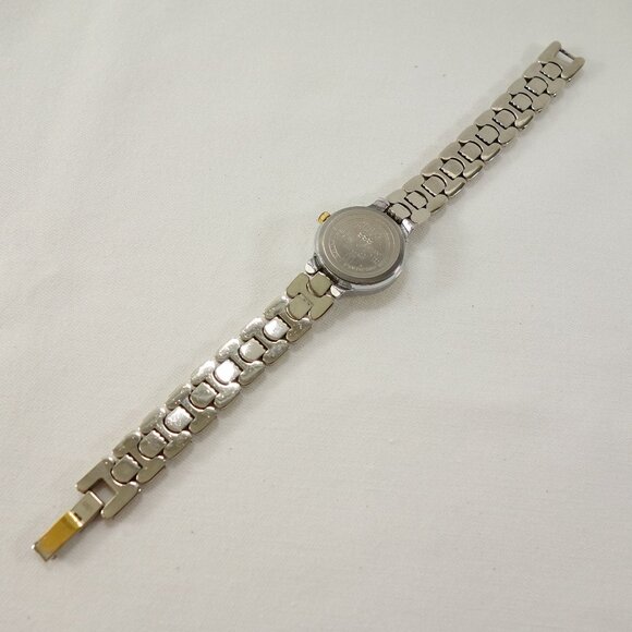 Classic Timex Indiglo Women's Two Tone Bracelet Quartz Watch New Battery - Picture 8 of 10